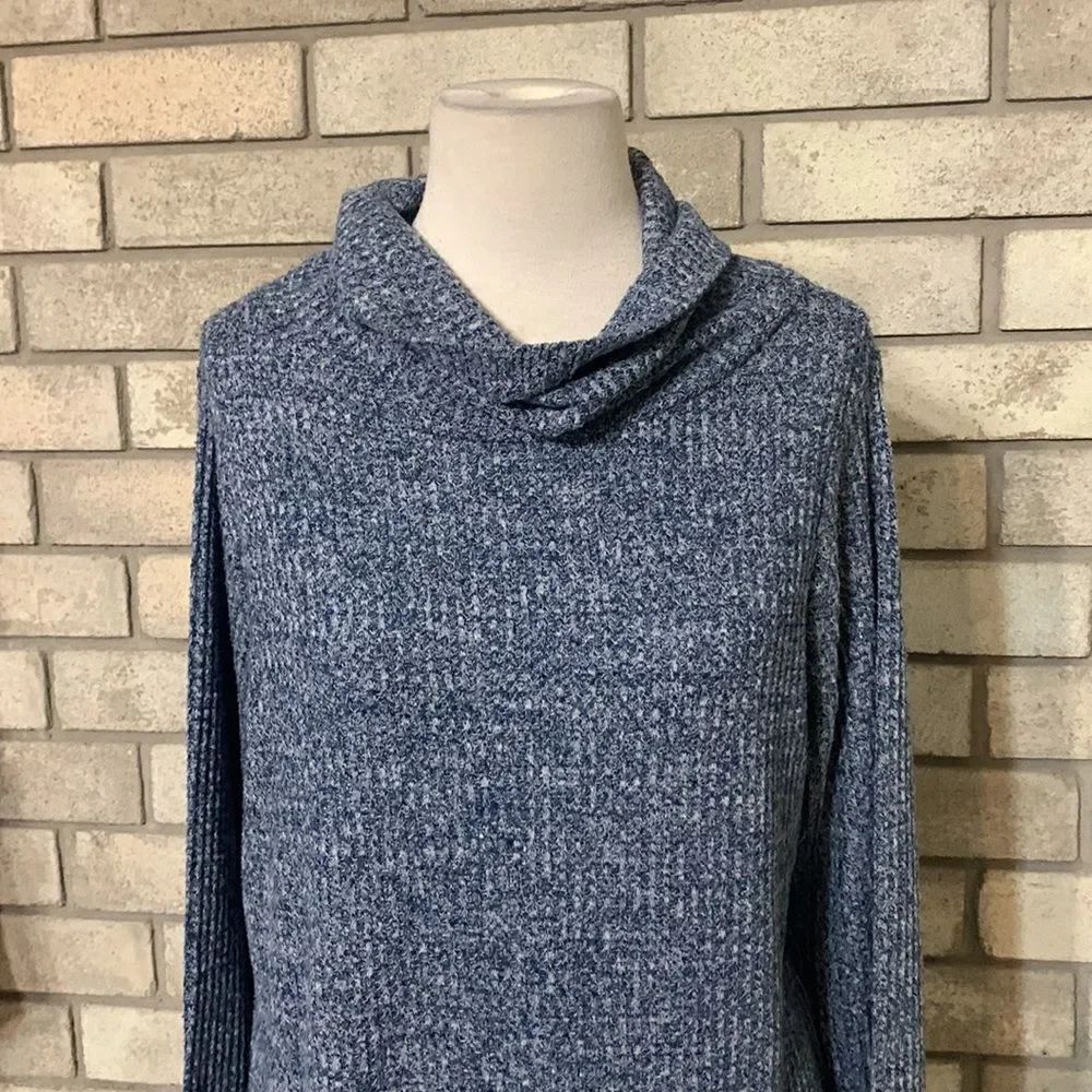 3for$20 sweater medium  - Picture 2 of 4
